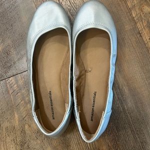 NEW ordered from Amazon Silver color - cute shoes - can dress up or be simple :)